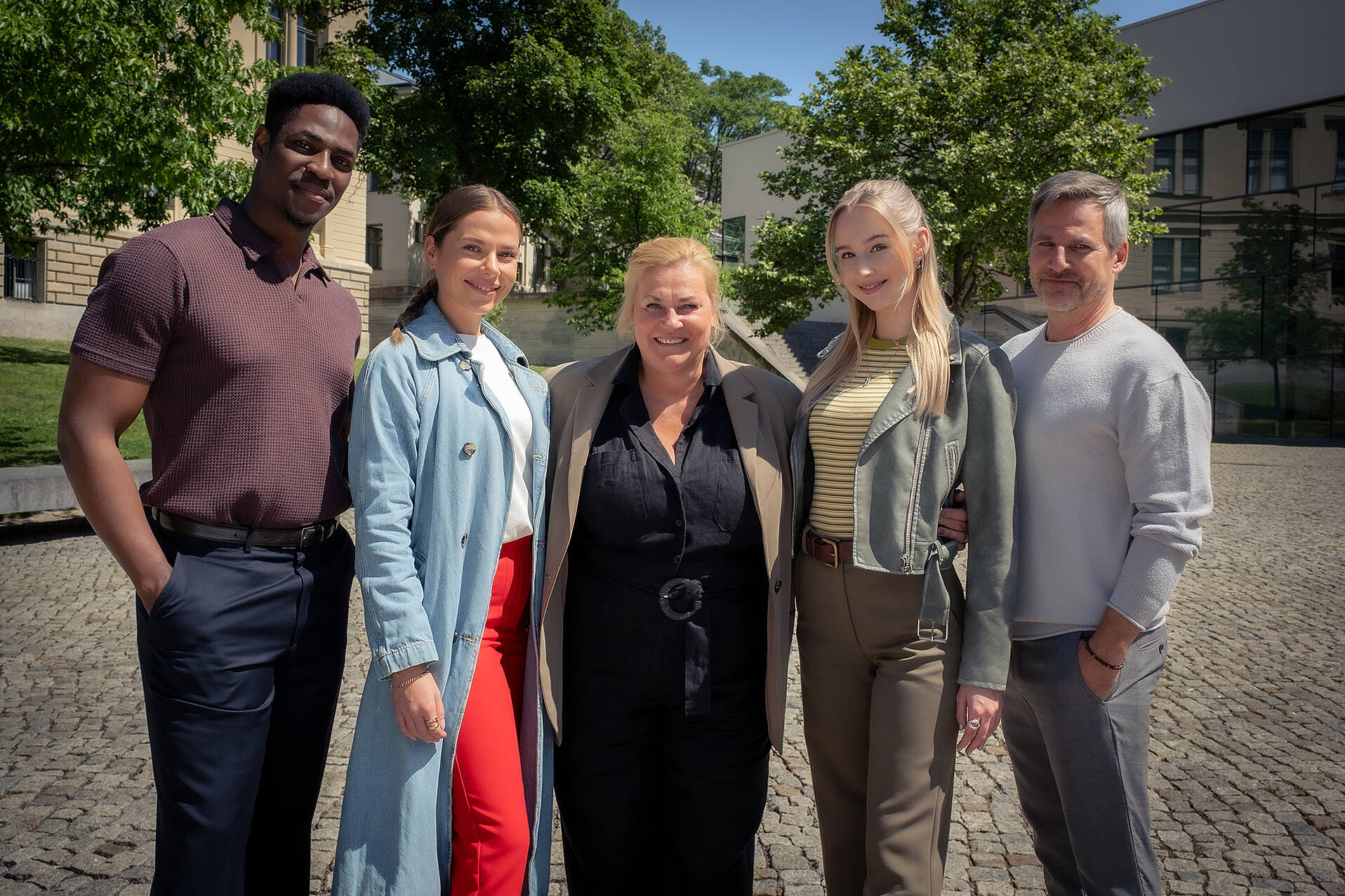 Ben Andrews Rumler (Tulani Coulibaly), Cheyenne Pahde (Charlotte v. Merseburg), Petra Kleinert (Dörte Pfeiffer), Luise Tschersich (Anastasia Sadowski), René Steinke (Torsten Kaiser) (© ZDF/Conny Klein)