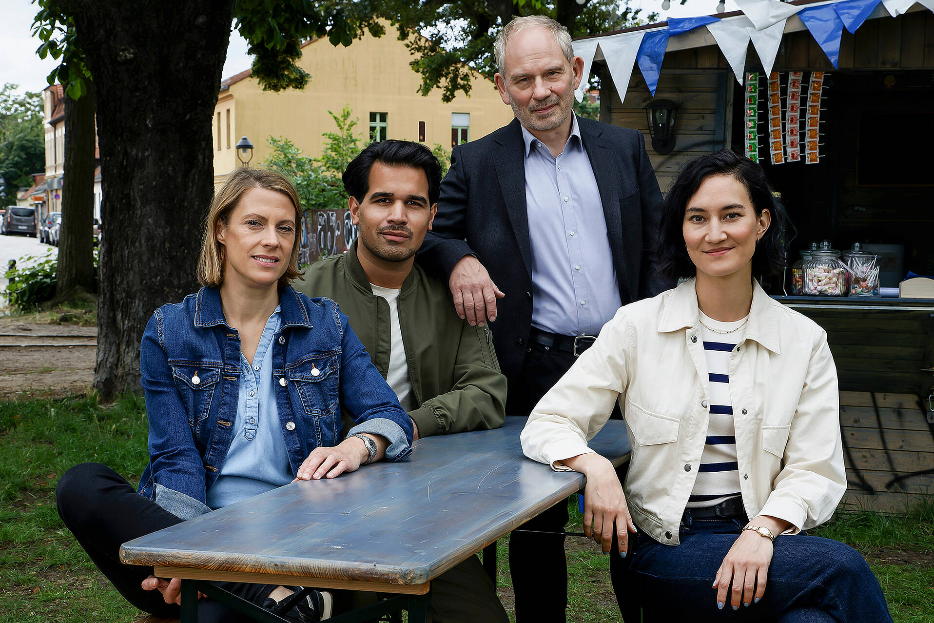 SOKO Potsdam | v.l.: Tamara Meurer (Anja Pahl), Samir Amari (Skandar Amini), Bernhard Henschel (Michael Lott), Pauline Hobrecht (Agnes Decker) (© ZDF/Laura Hegewald)