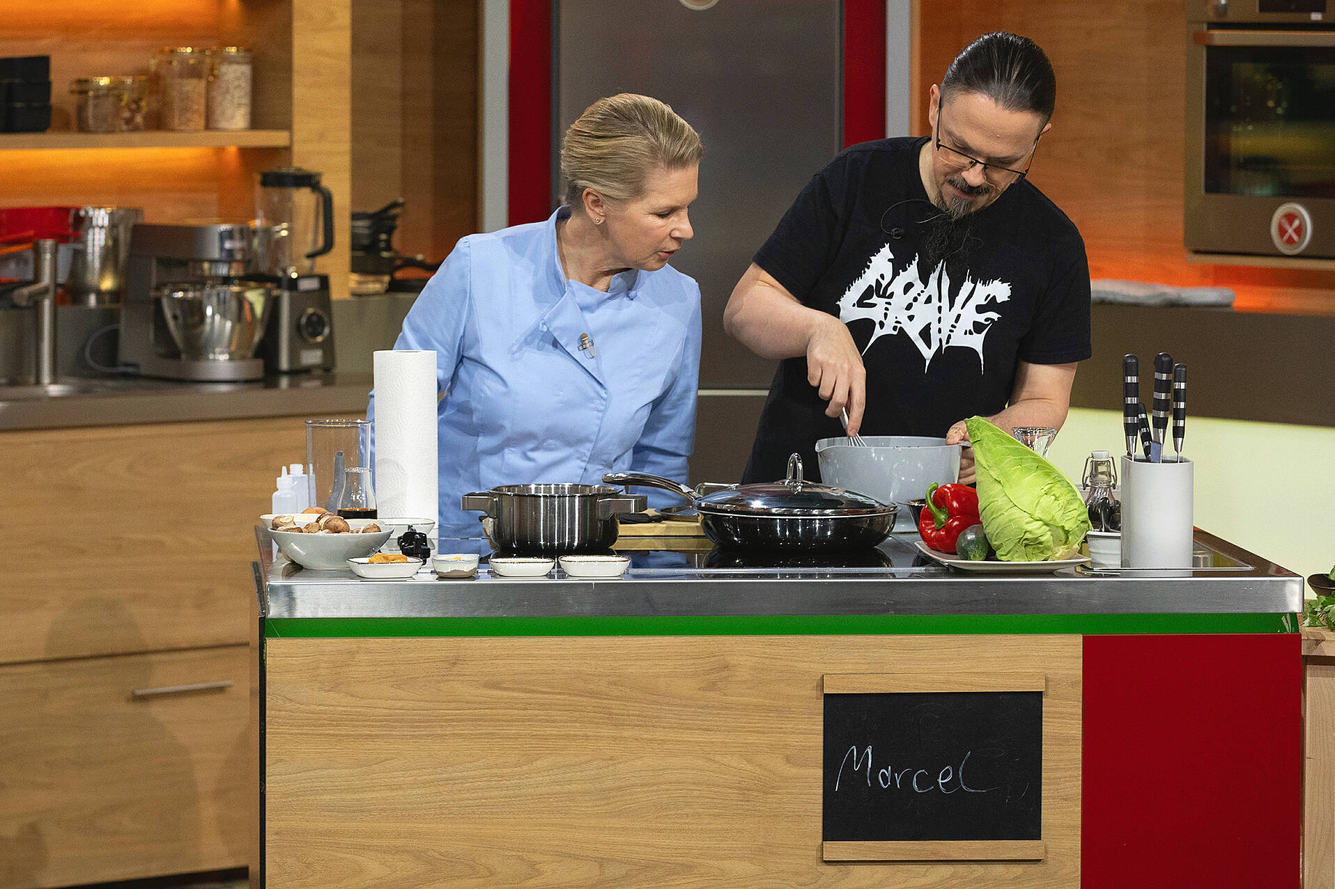 Köchin Cornelia Poletto mit Kandidat Marcel Kramer (© ZDF/Norman Kalle)